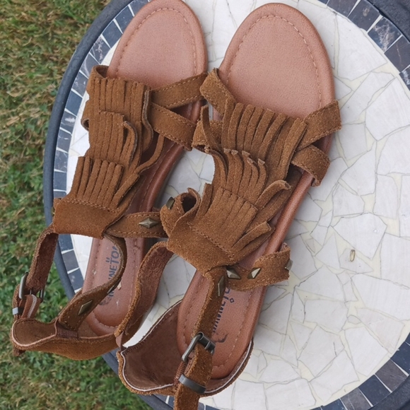 Minnetonka women's leather fringe sandals size 7 - Picture 2 of 9
